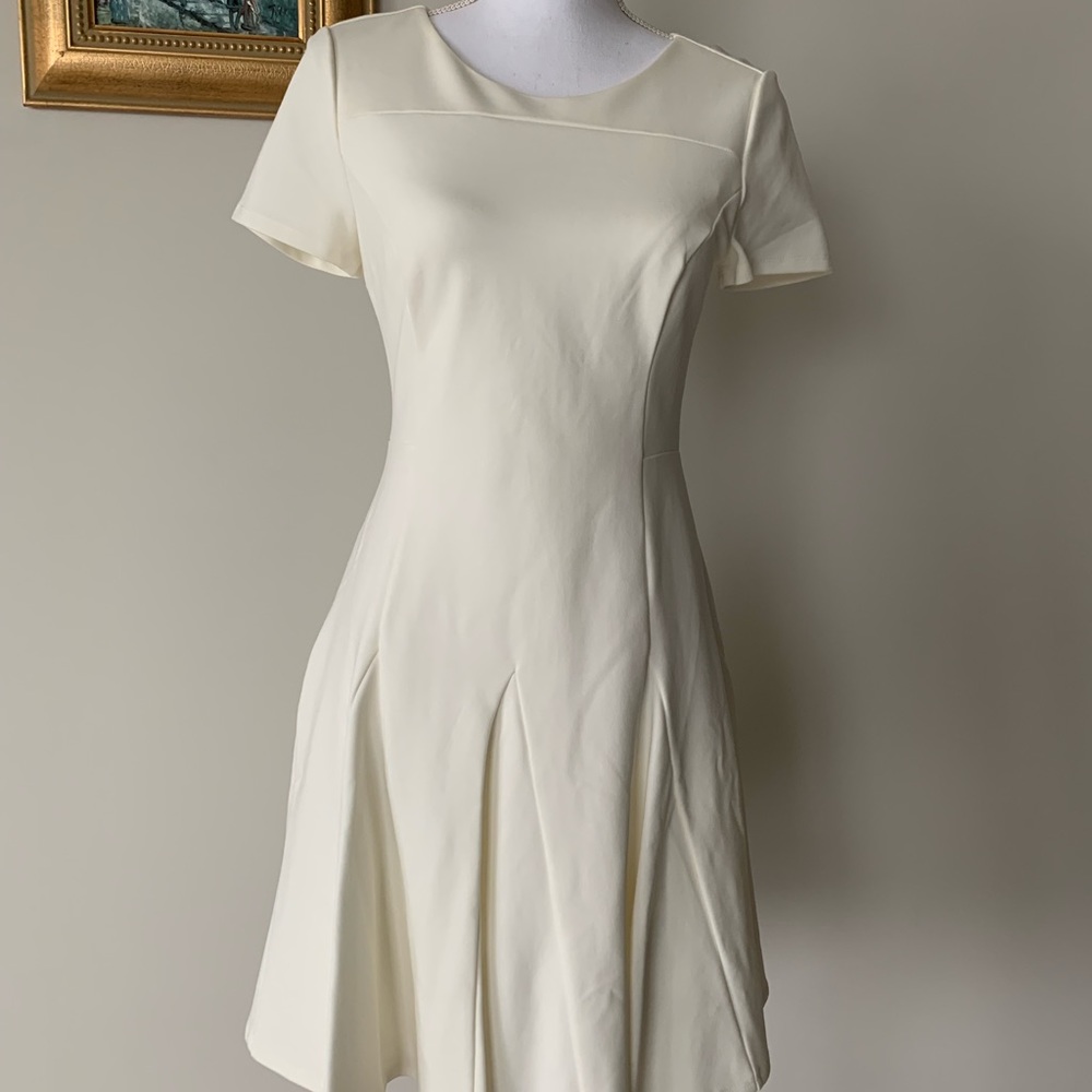 Off white classic flare dress with short sleeve